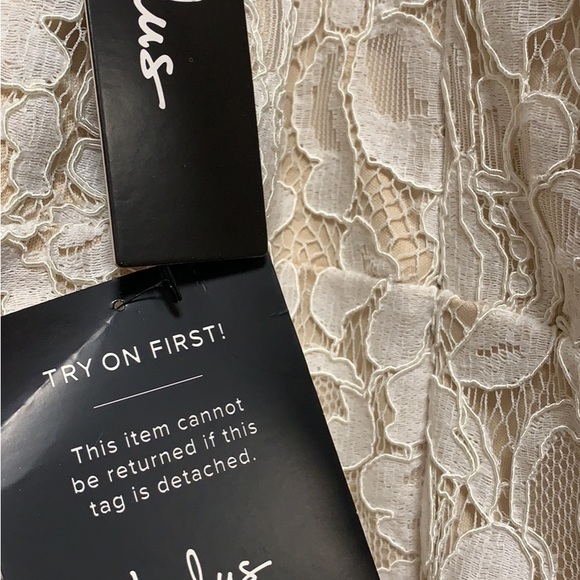 Lulus’s wedding dress, New. - Picture 6 of 7